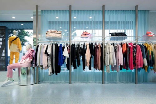 高級服飾陳列 從時尚搬運工到時尚創(chuàng)造者的蛻變